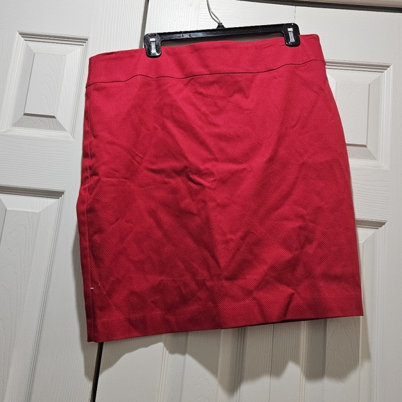 Red skirt - Picture 2 of 3